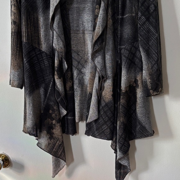 Frank Lyman Design Women's Black and Gray Waterfall Cardigan - Picture 4 of 6